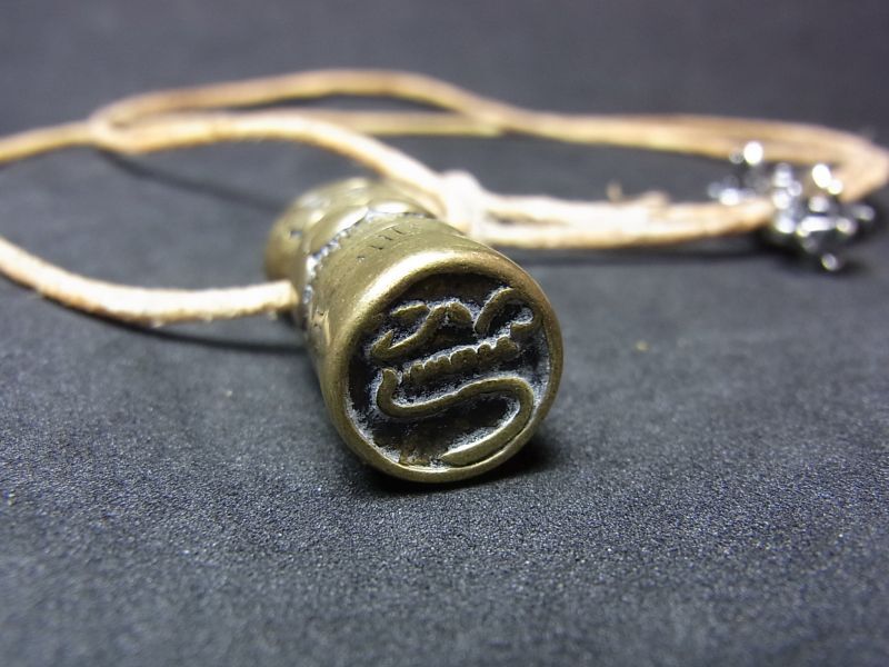 チベットのお守り(Seal) 印章とヤクの革紐の首飾り - Chagamocraft