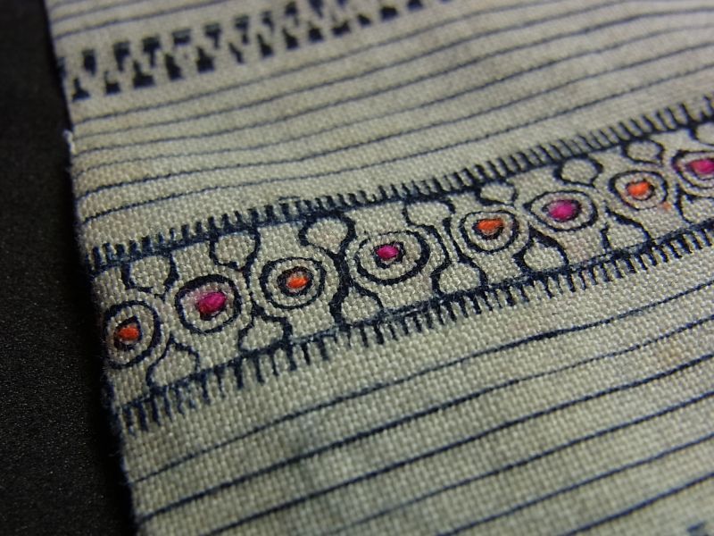 苗族手刺繍ベビーキャリア布・花文様・1980年代ヴィンテージ 苗族手