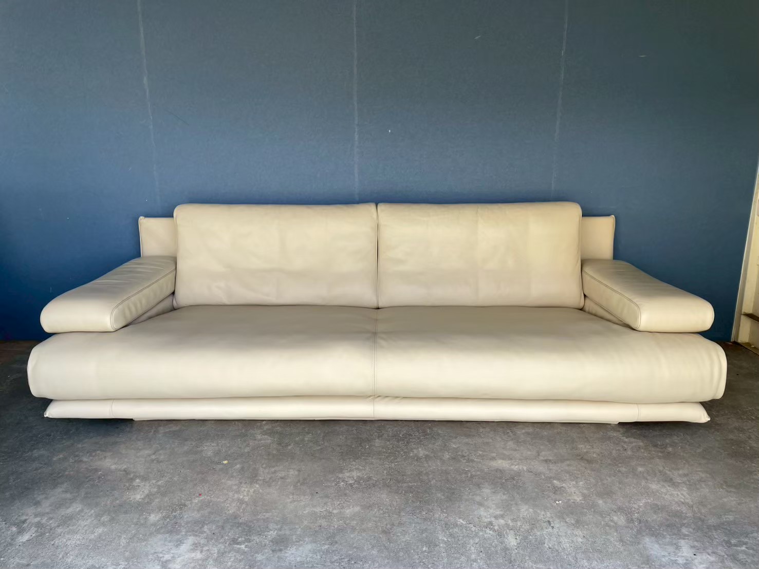 ROLF BENZ/ロルフベンツ｜修理事例 | 椅子とソファーの張り替え 海辺の