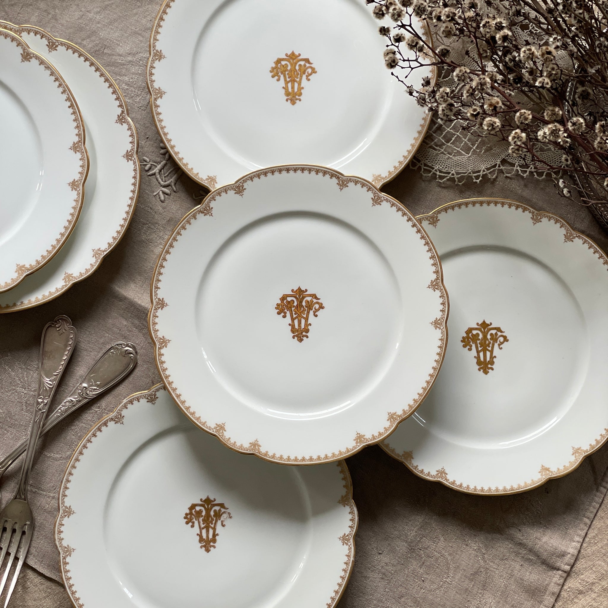 イニシャル入りピリヴィッツ社の金彩平皿 フランスアンティーク