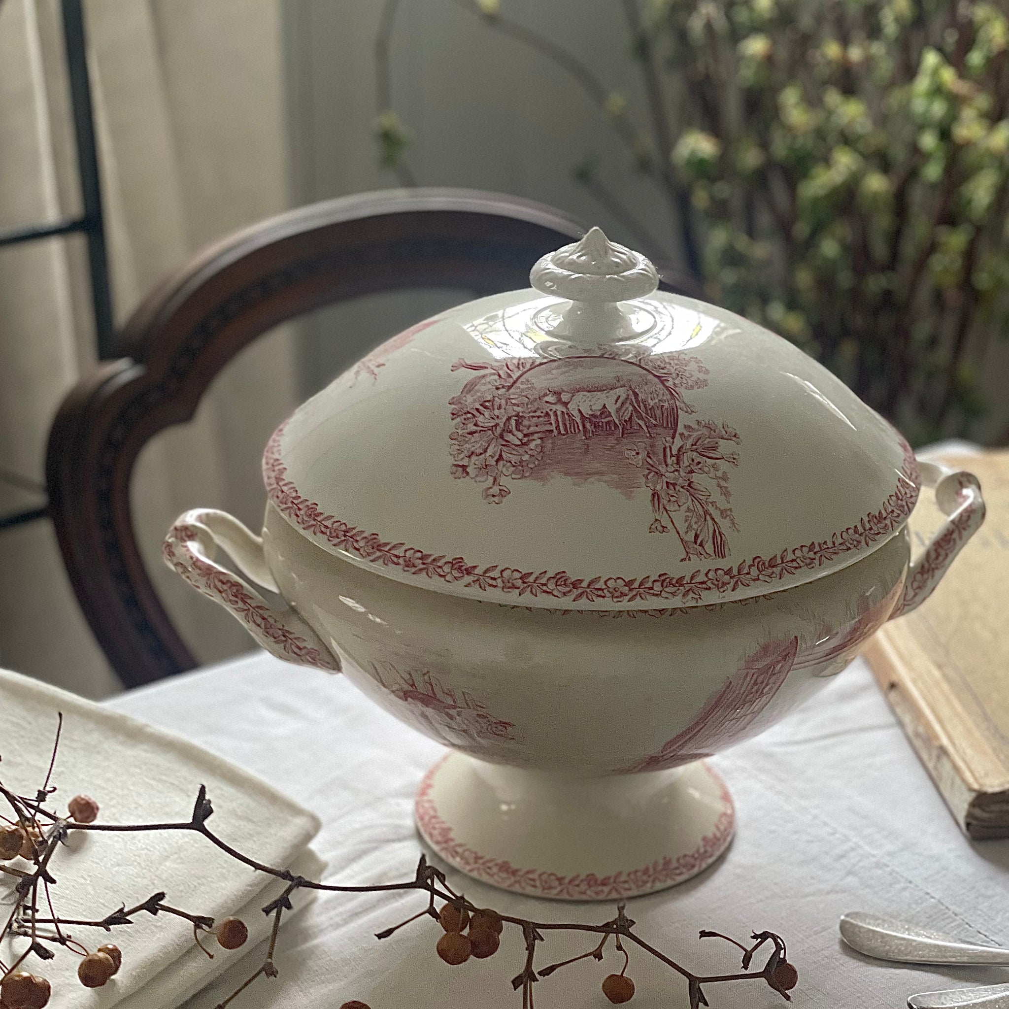 ペクソンヌ窯ピンク柄のスーピエール フランスアンティーク食器