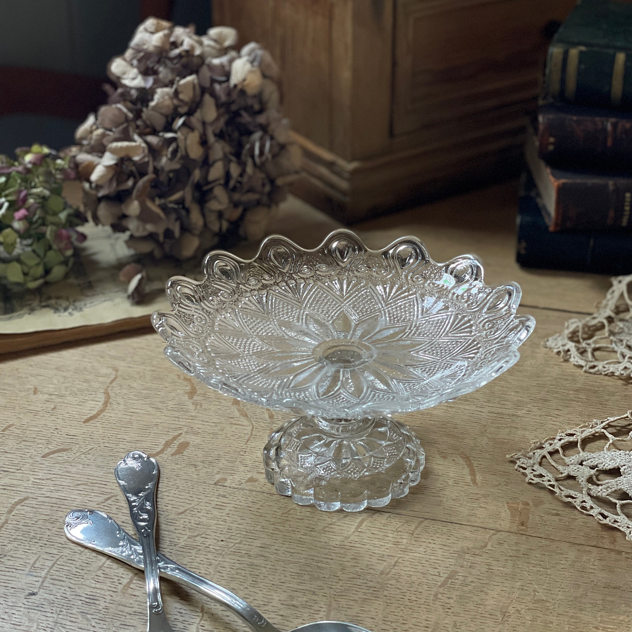 気泡たっぷりなガラスのコンポティエ（高さ9.5cm） フランス