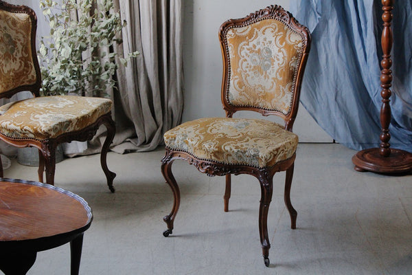 フランスらしいエレガントな曲線のサロンチェア フランスアンティーク