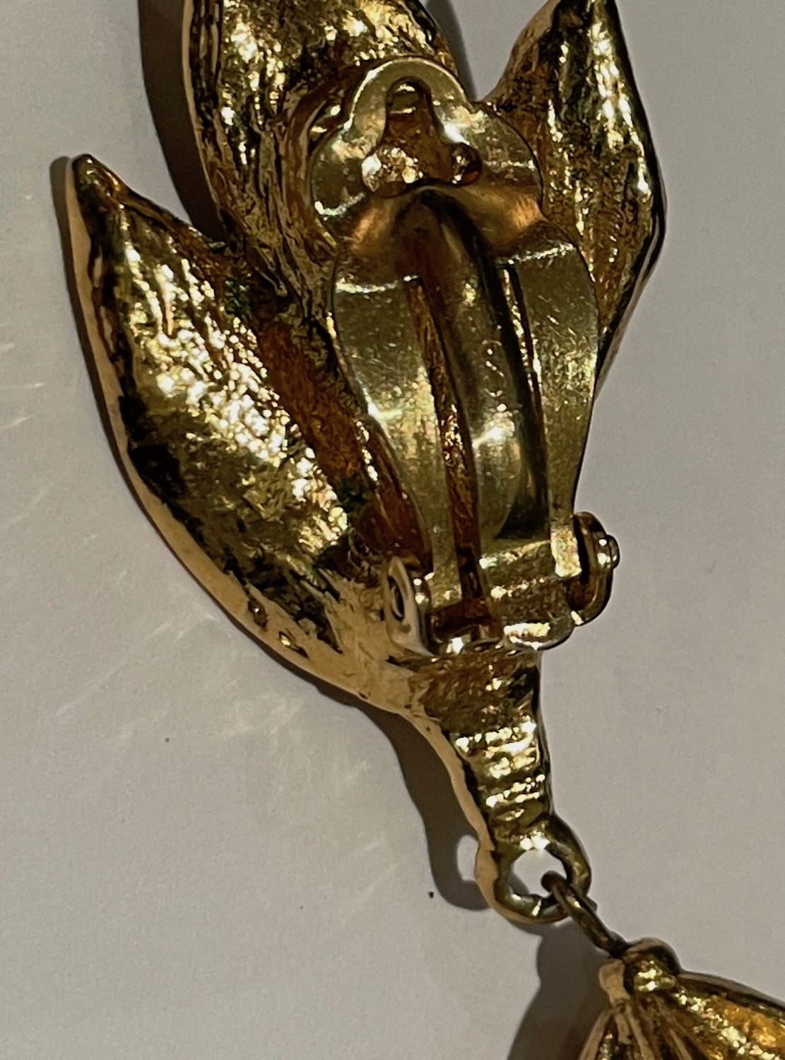 YVES SAINT LAURENT YSL By GOOSSENS Vintage Leaf Pearl Drop