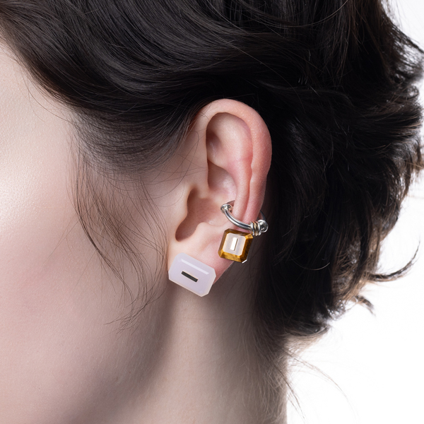 TRAPEZE ダイヤモンド アローピアス