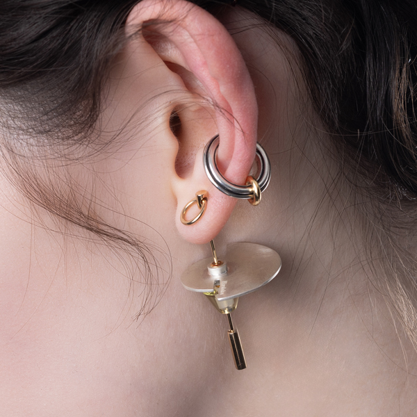 DROSERA ダイヤモンド ピアス 右耳用