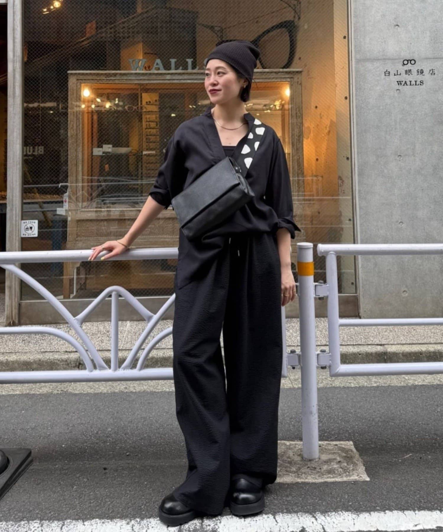 柄ワイドテープショルダーバッグ《本革/軽量470g/ボディバッグ/500ml