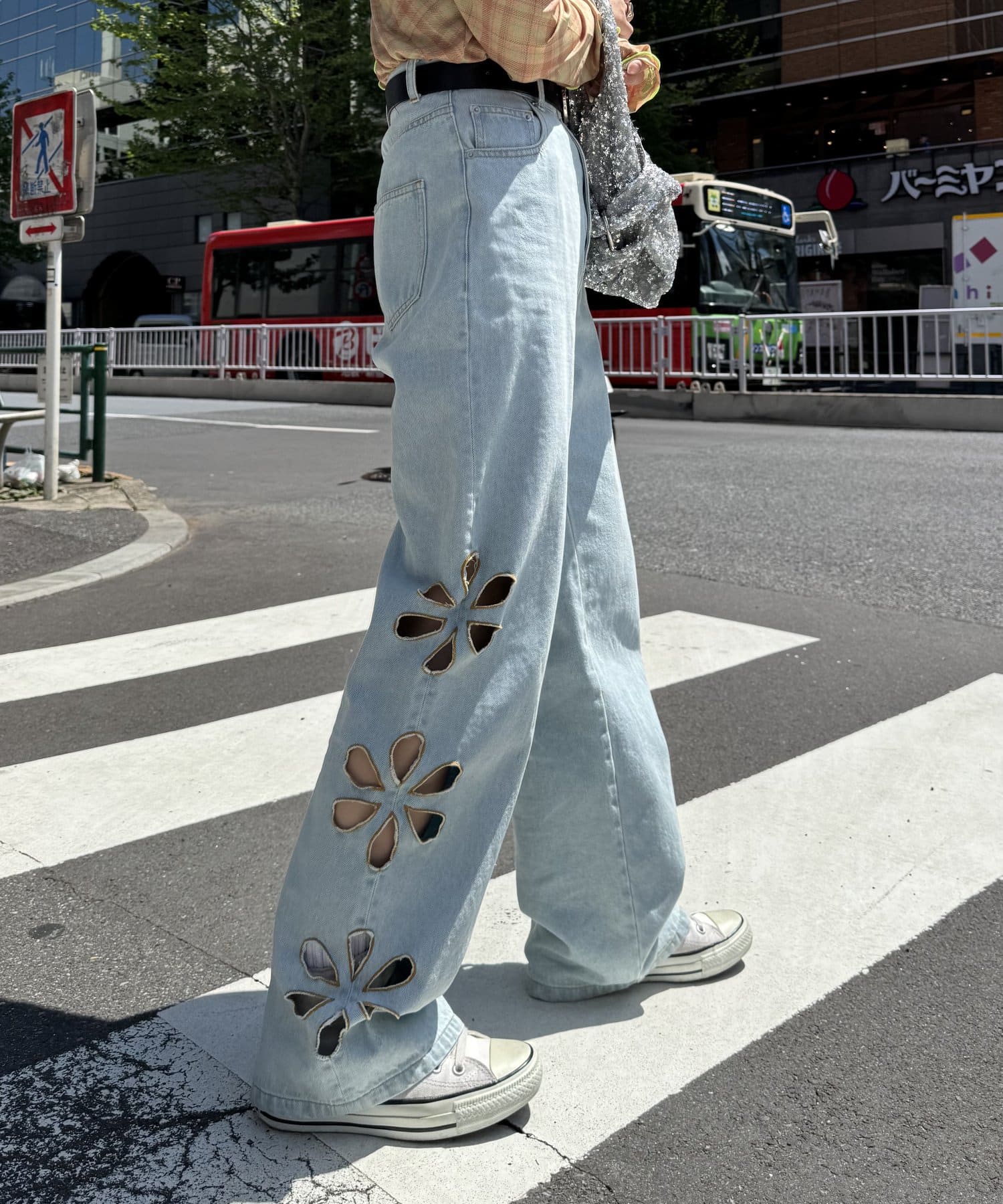 HELLO.SANFRANCISCO】フラワーカットアウトデニムパンツ | CIAOPANIC