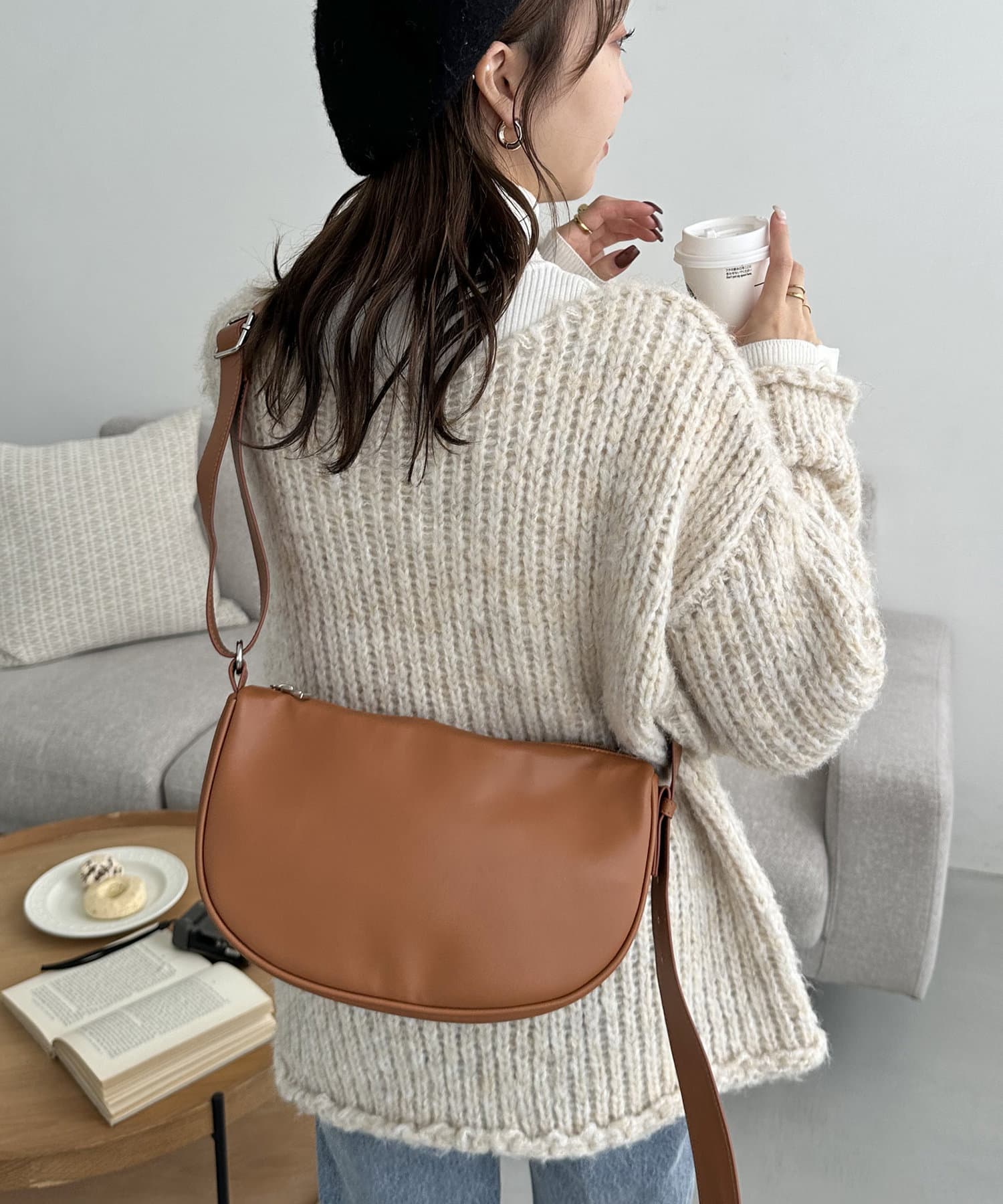 500mlペットボトル・長財布・折りたたみ傘も収納可能】半円ショルダー