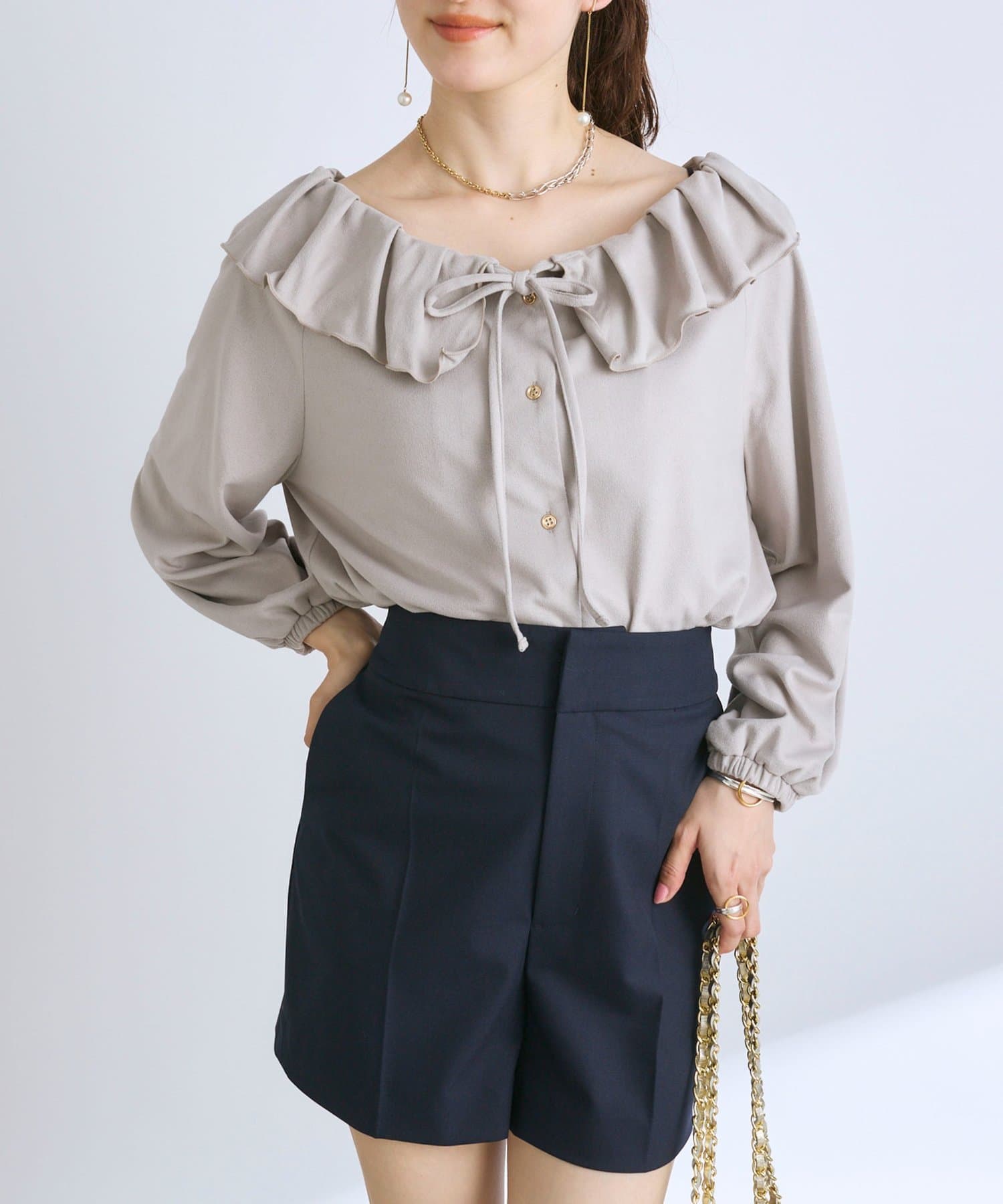 トレンド先取り】微起毛ギャザーフリルリボンブラウス | La boutique