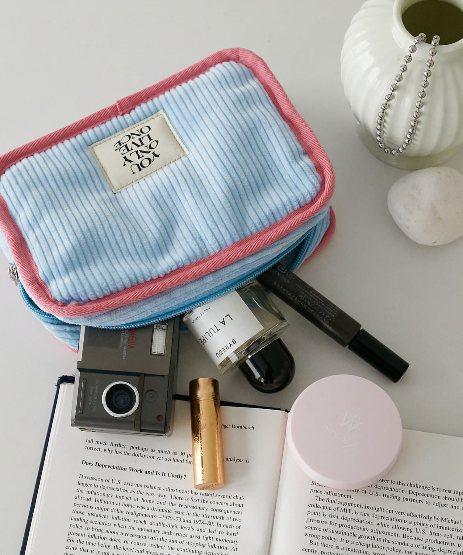 推し活対応◎】コーデュロイパデッドポーチM | DISCOAT(ディスコート