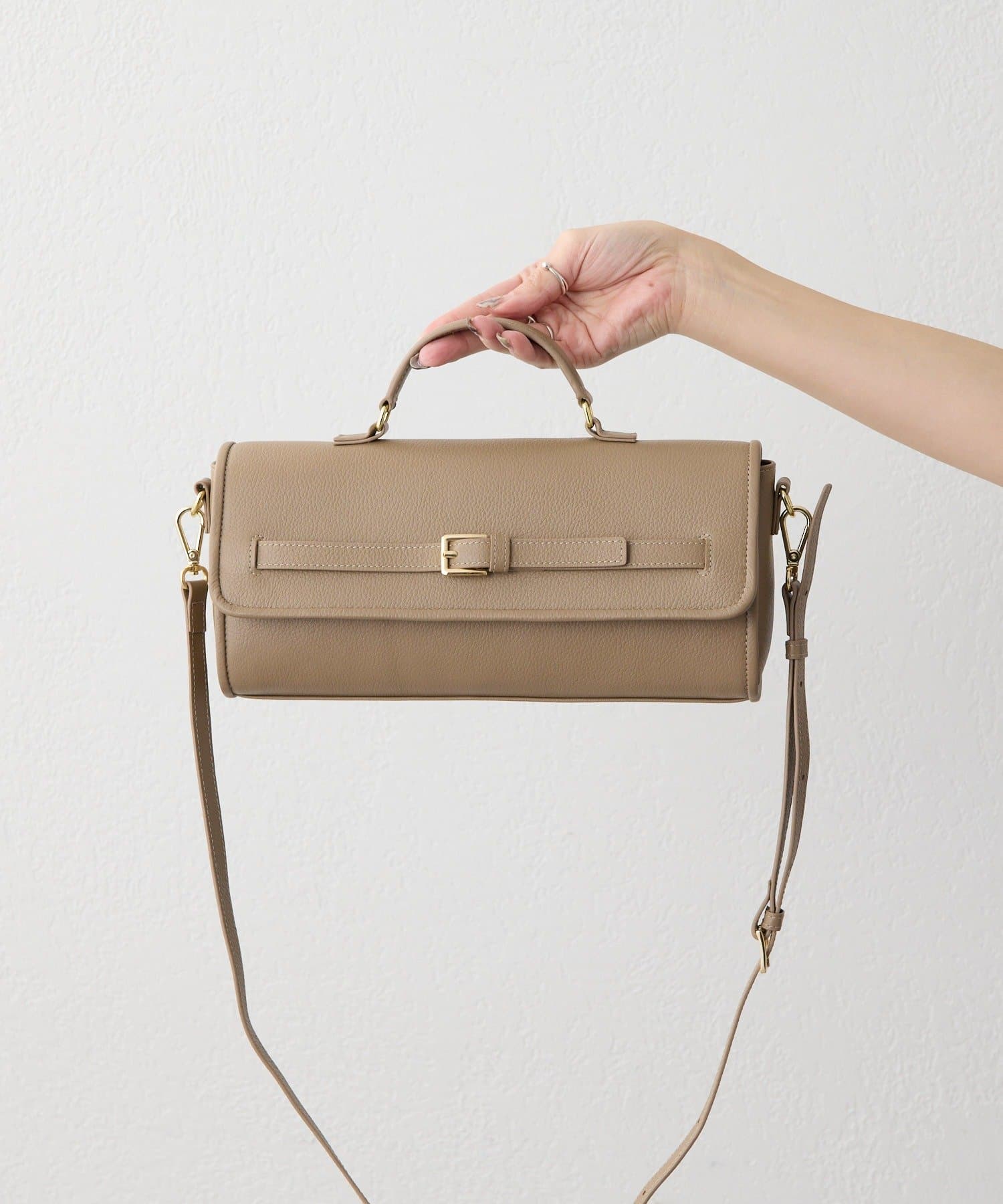 本革/軽量440g》ベルトフラップショルダーバッグ | ear PAPILLONNER