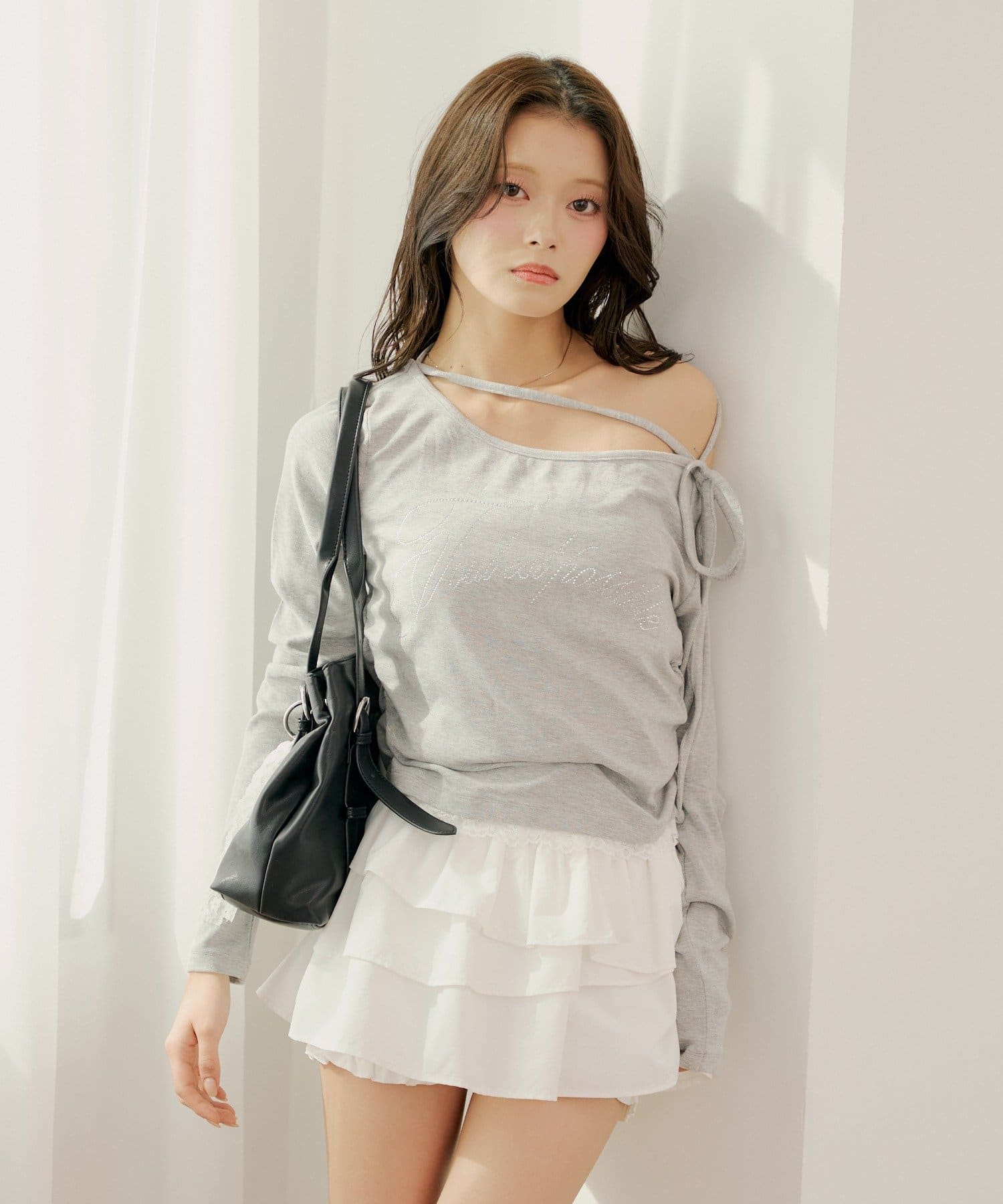 ラインストーンロゴワンショルT | Chico(チコ)レディース | PAL CLOSET