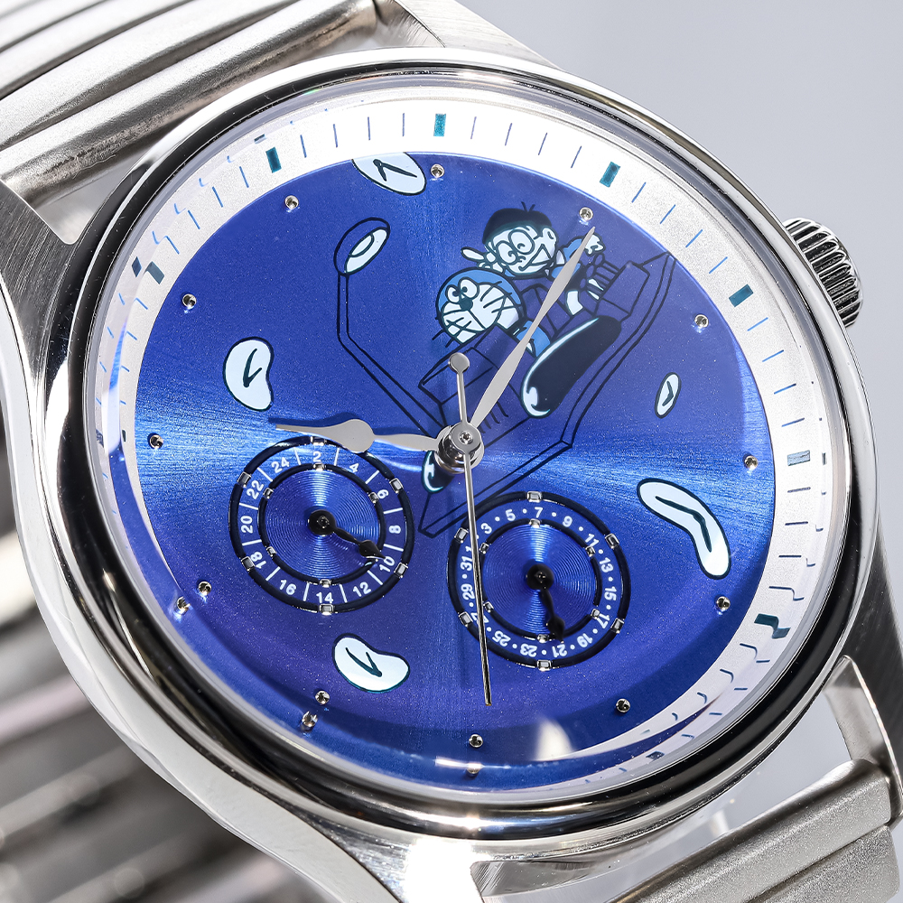 タイムマシン」をモチーフにした腕時計がファッショナブルな仕様になっ