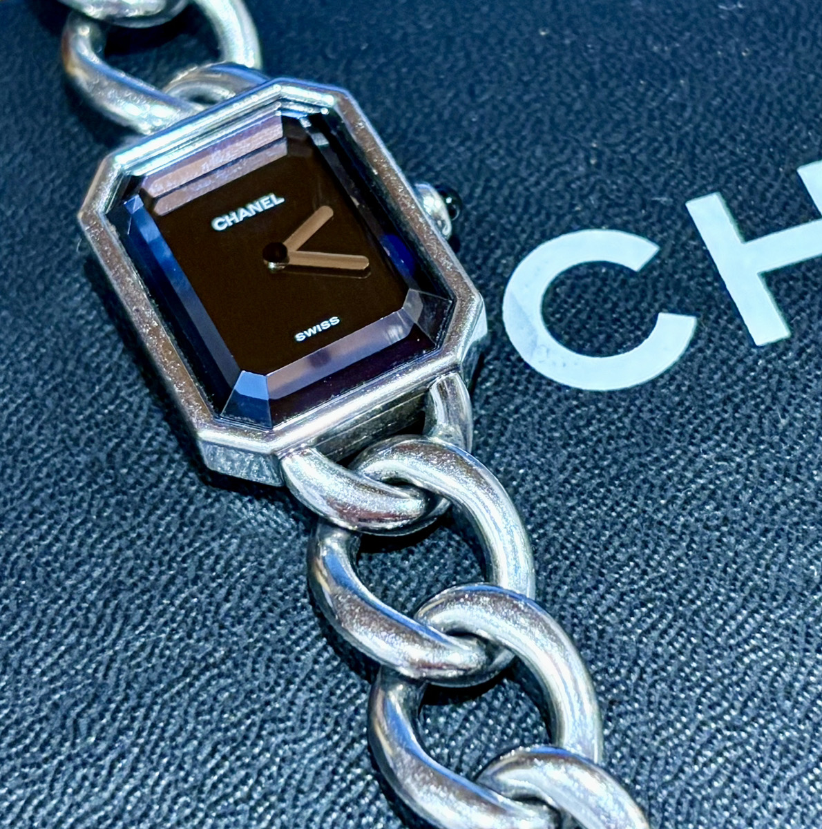 シャネルのアイコン時計、プルミエールのおはなし。新旧型の見分け方も