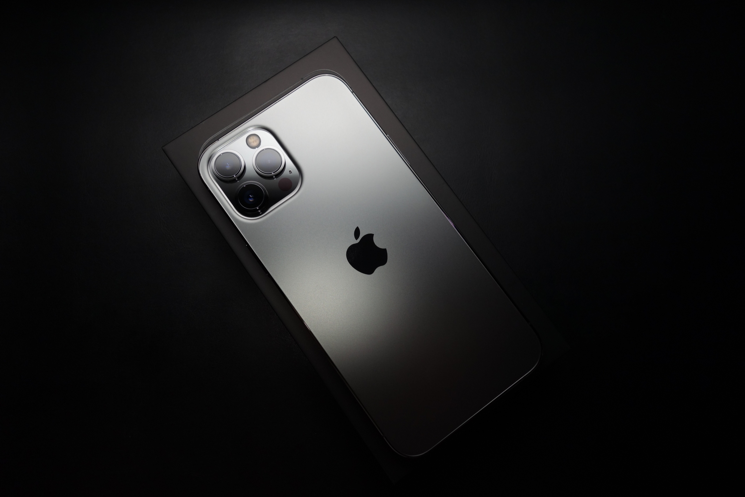 iPhone 12 Pro Max グラファイト」開封&フォトレビュー｜Colorful Clip