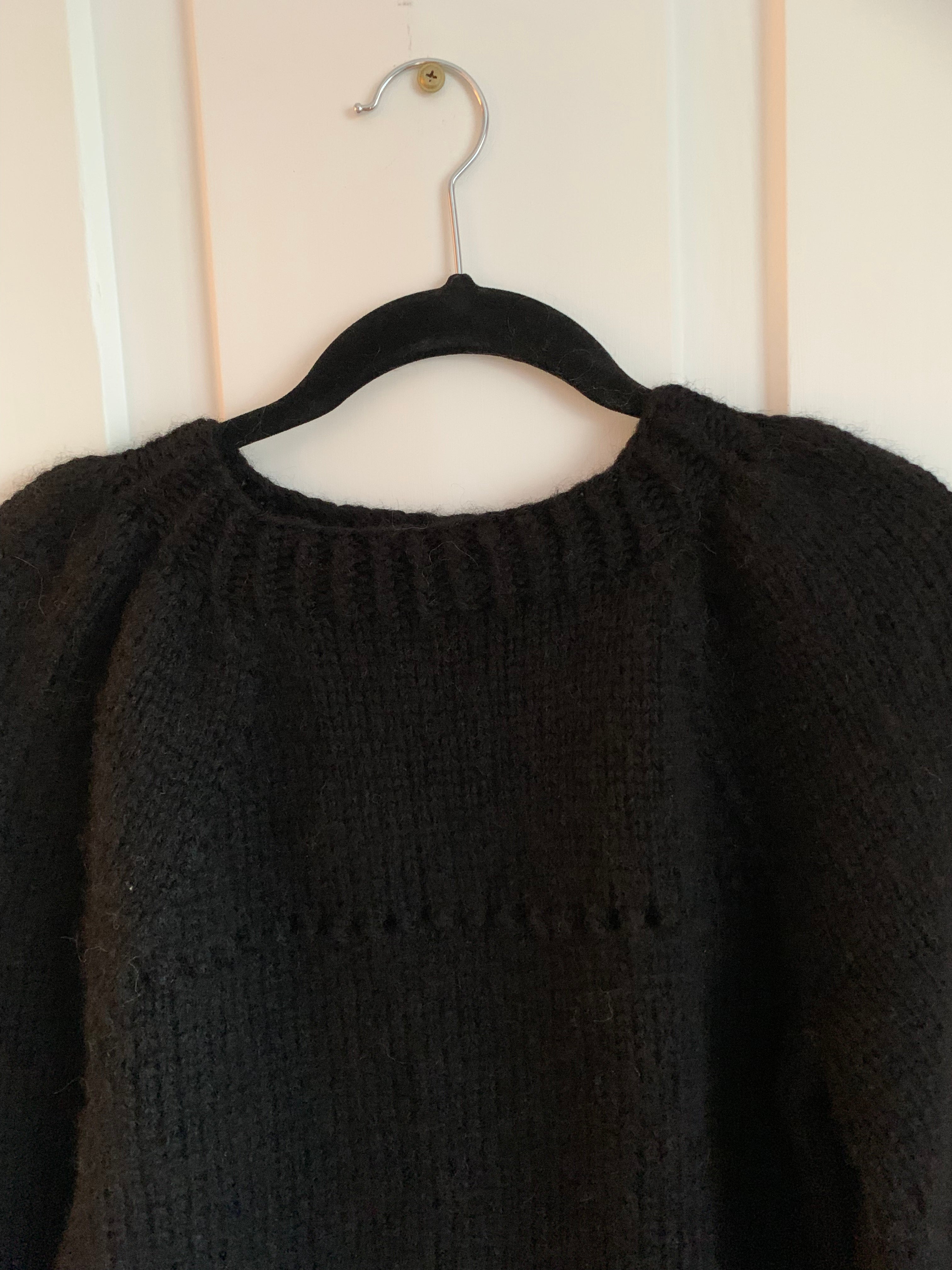 Midnight Star - Easy knitting pattern for a classic black women's