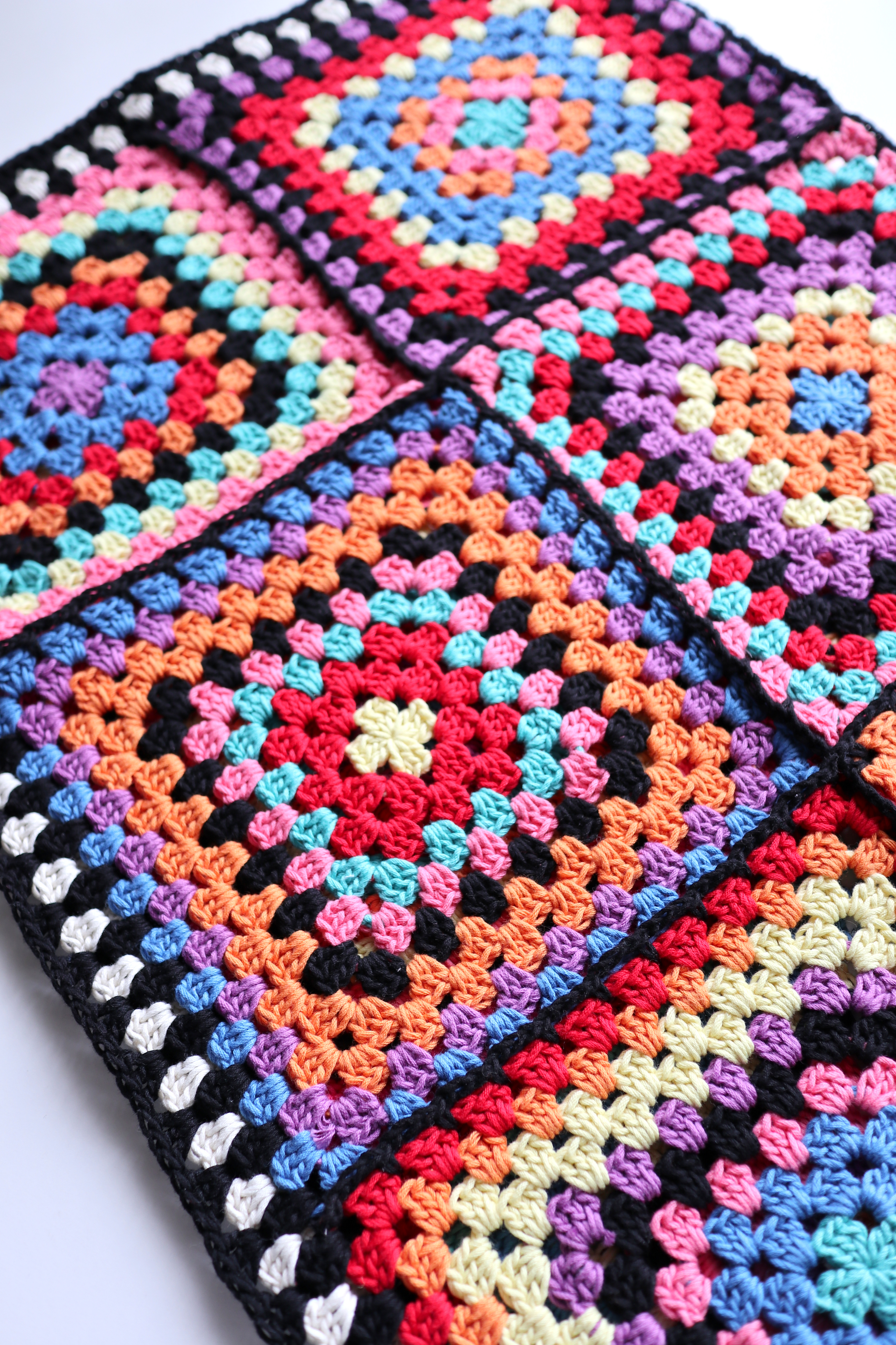 動画あり】スカラップ付きのグラニースクエアのブランケット（ひざ掛け