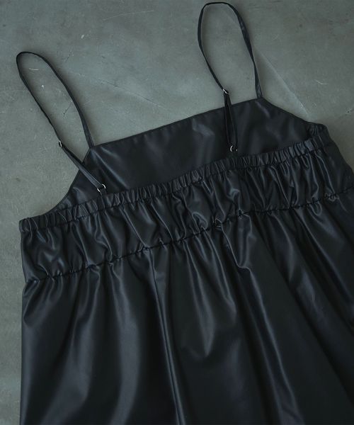 レザーライクキャミソール