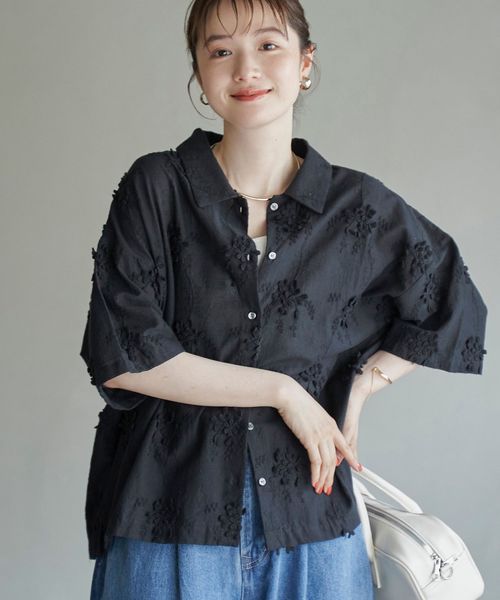 新色登場・追加】3Dフラワー刺繍 ハーフスリーブシャツ