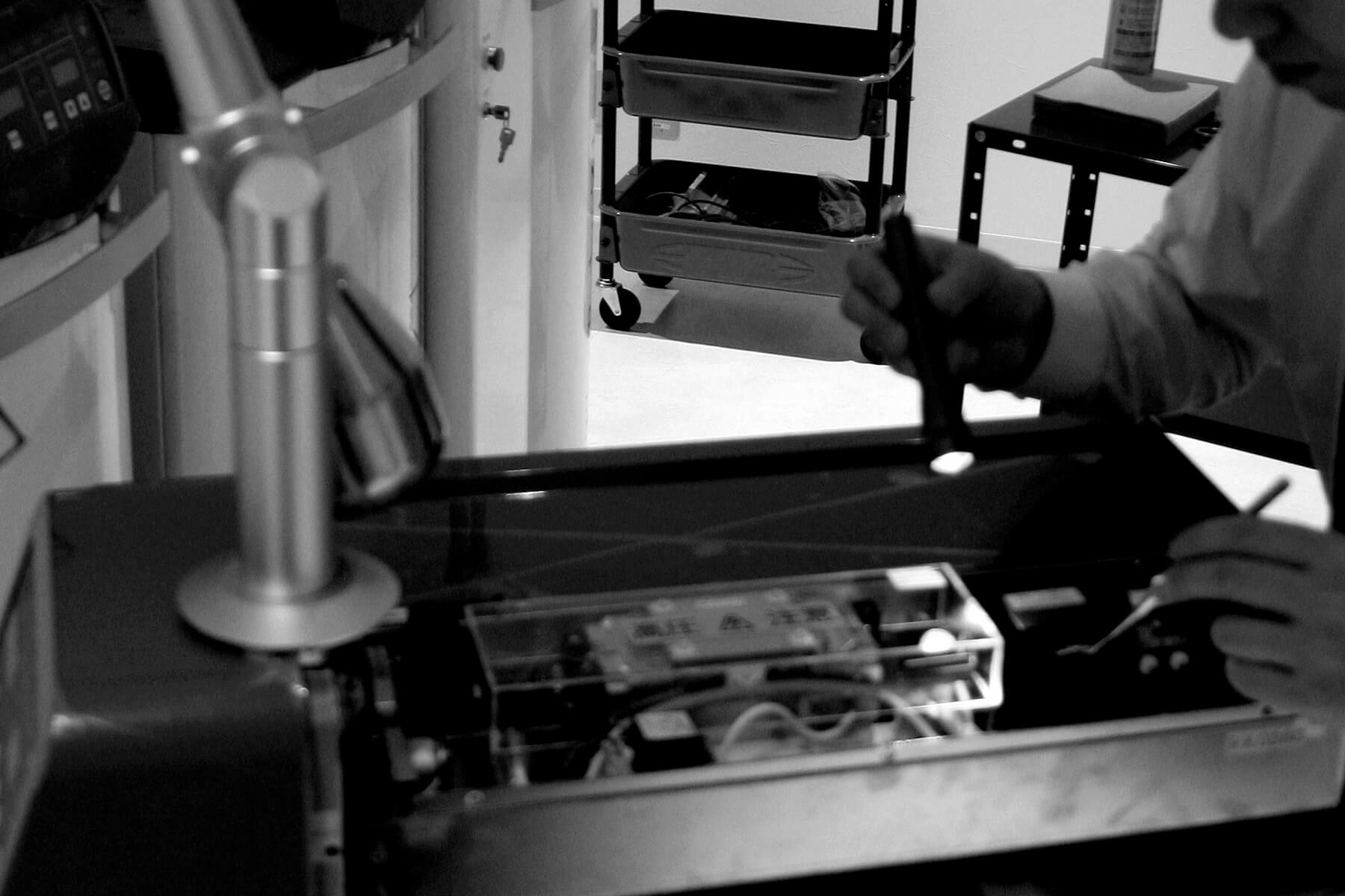 美容医療もホームケアも妥協無し引き締め特化美顔器「キャトルリフト