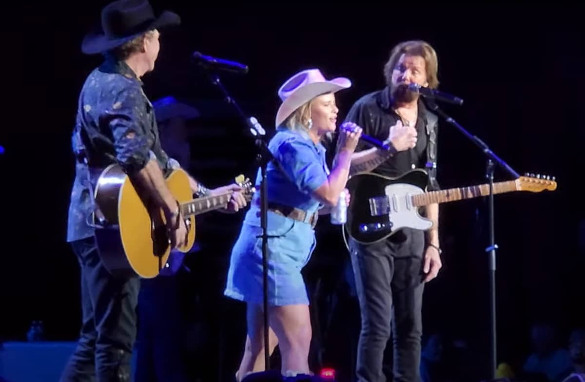 WATCH: Miranda Lambert Joins Brooks & Dunn For Surprise Two-Song