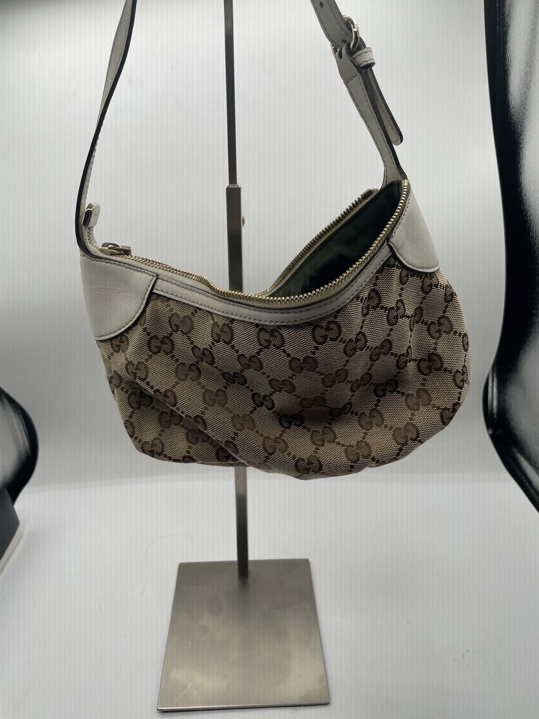 グッチ『GUCCI』ショルダーバッグGGキャンパスハーフムーンロゴ