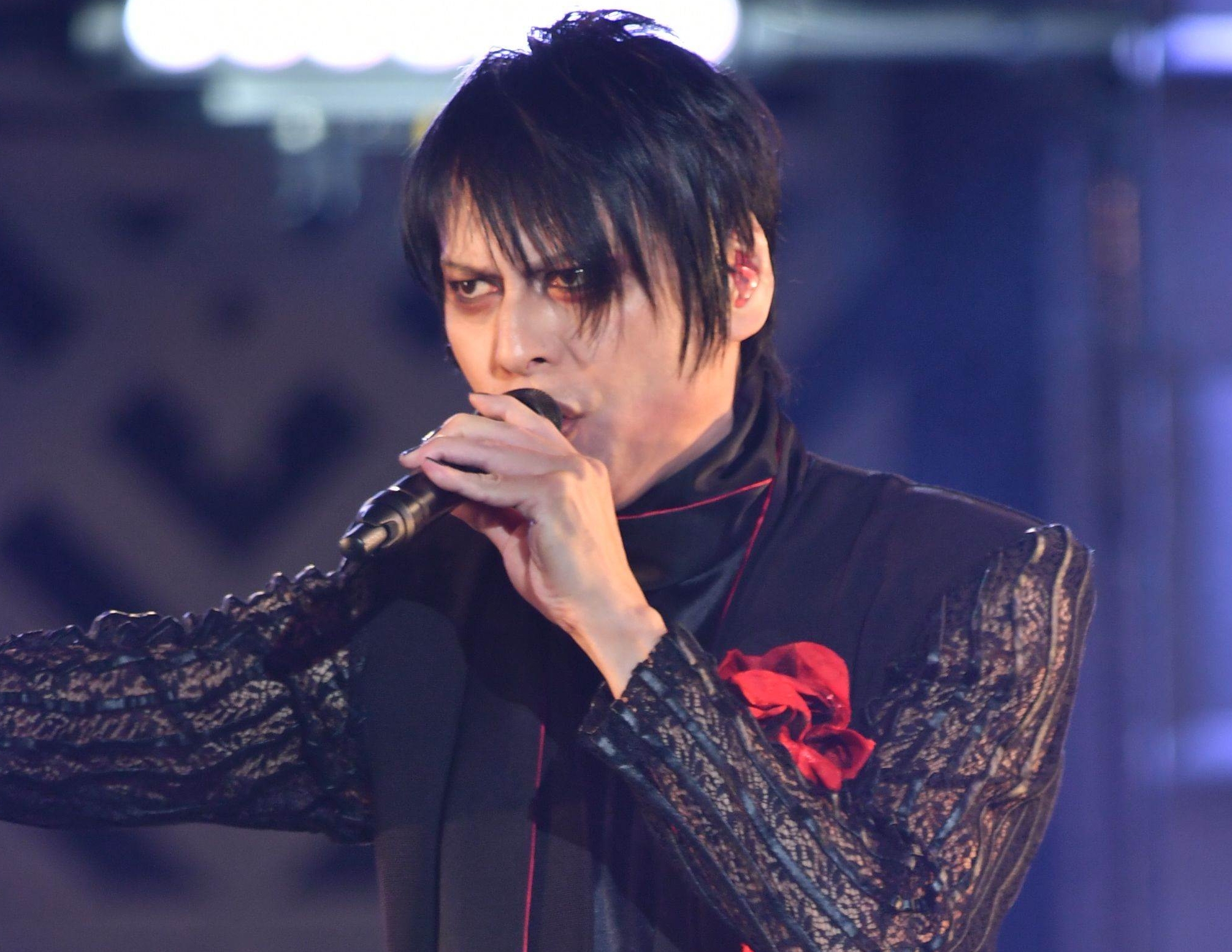 BUCK－TICK、ボーカル・櫻井敦司の体調不良で公演が中断 20