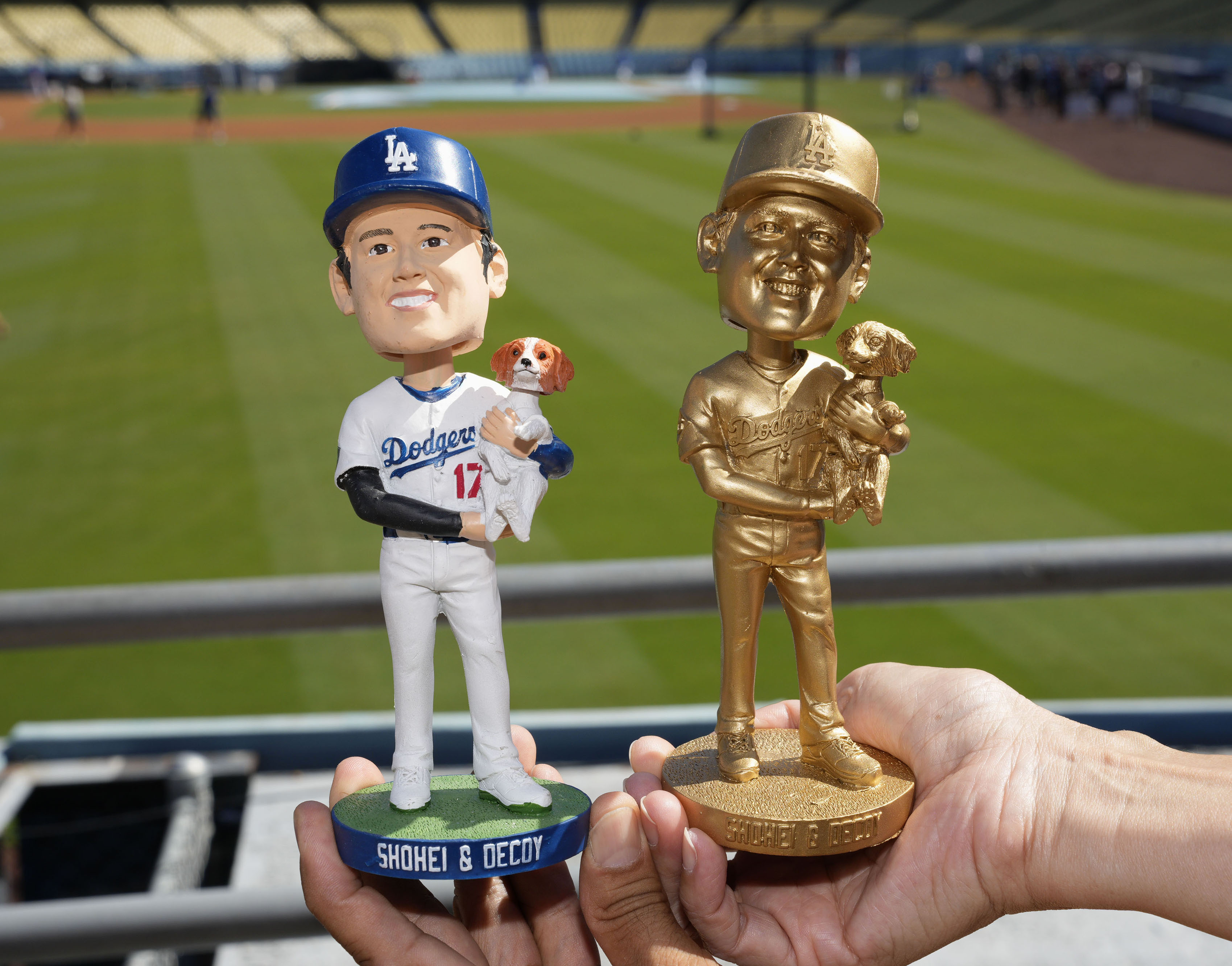 MLB】大谷翔平＆デコピンのボブルヘッド、金バージョンは32万円で出品