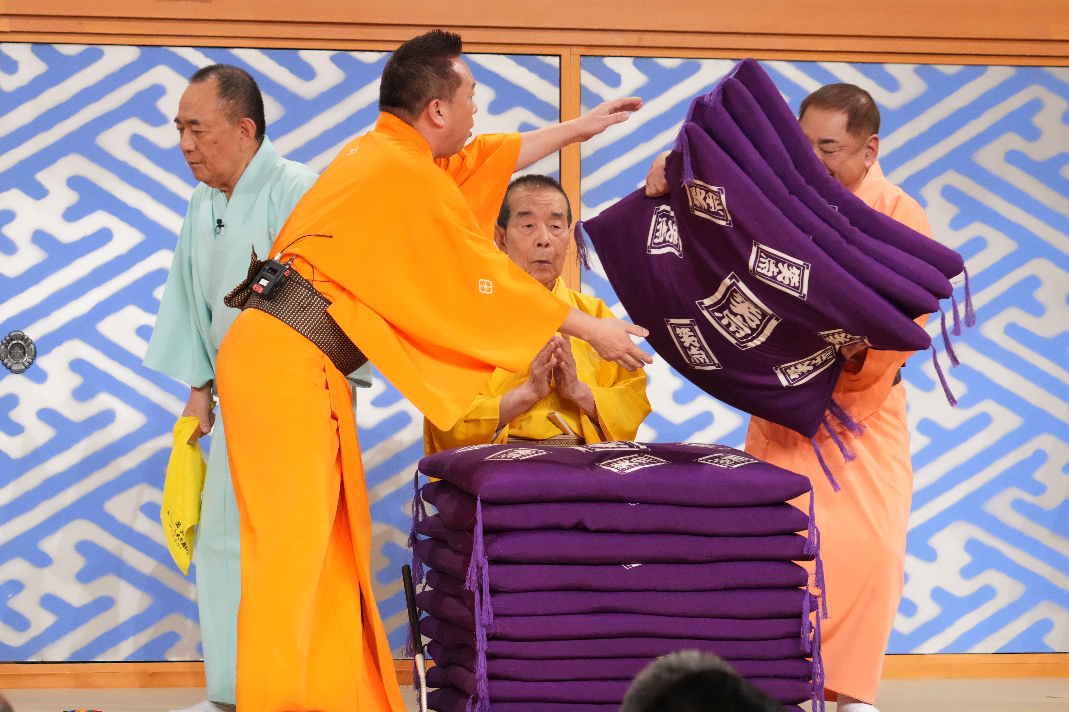 林家木久扇「笑点」ラストはメンバーから座布団のプレゼント 笑顔で