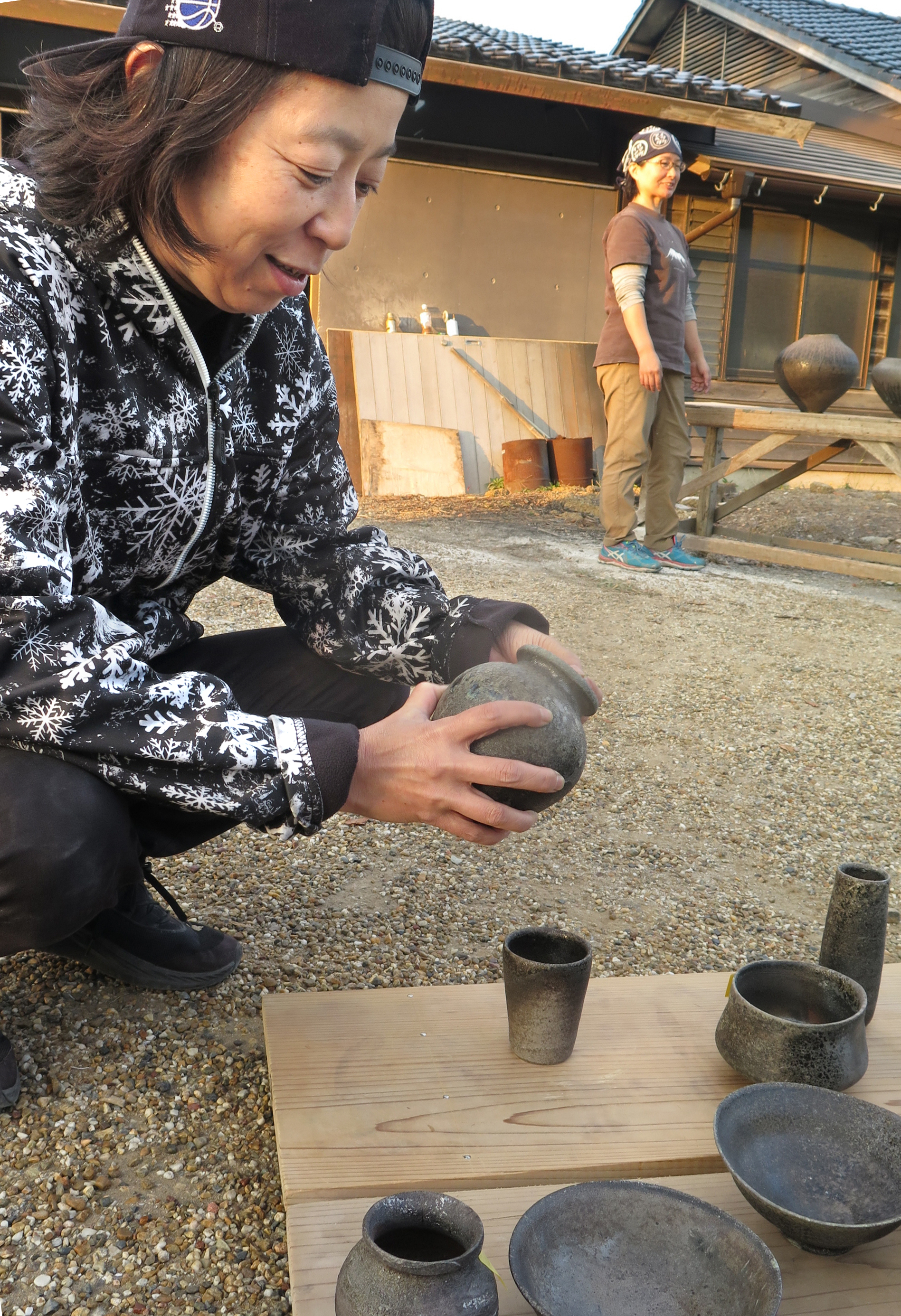 石川・能登の「珠洲焼」被災越えて再生 窯元連携し共同制作、東京の