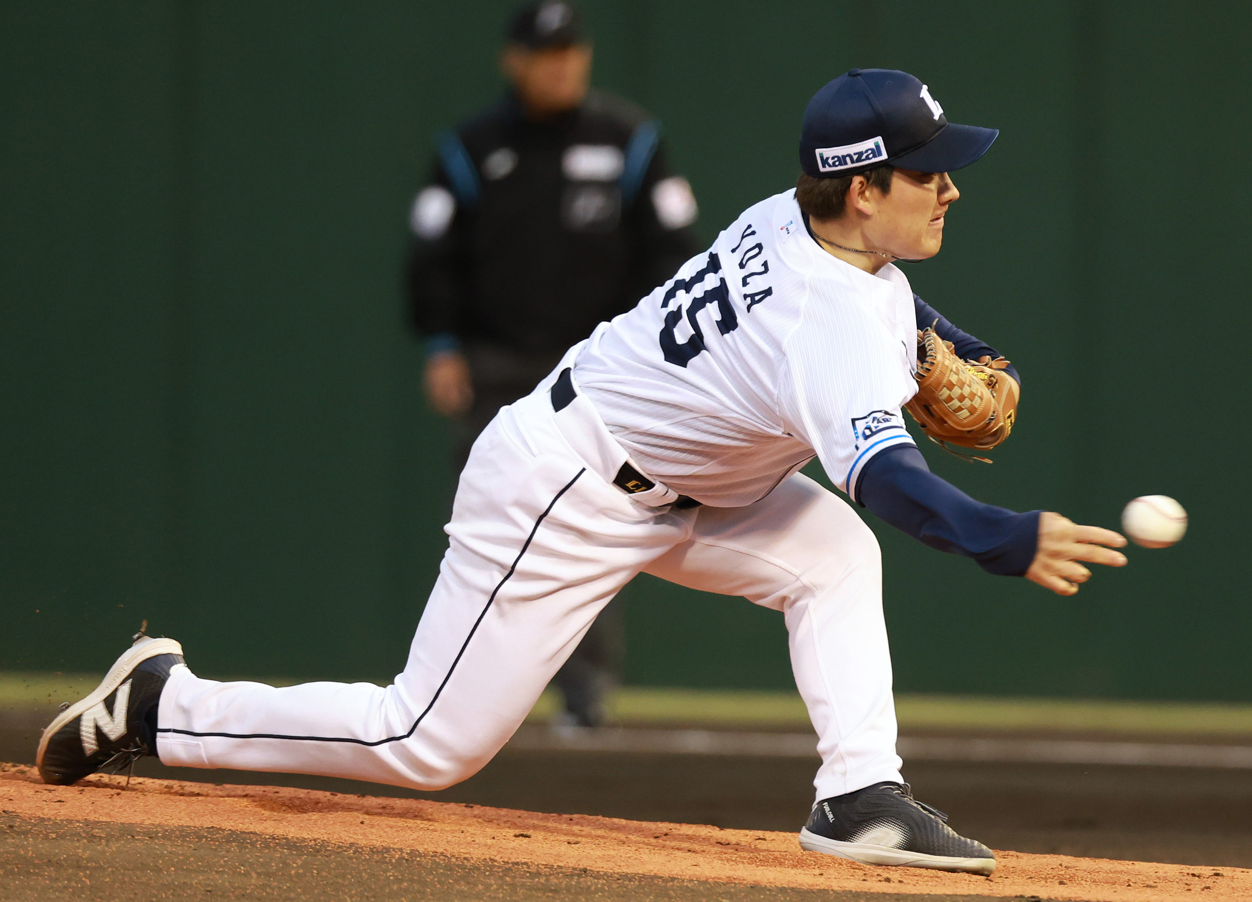 西武・与座海人が6回0封1勝 〝兄やん〟松沼博久氏の背番号『15』継承後