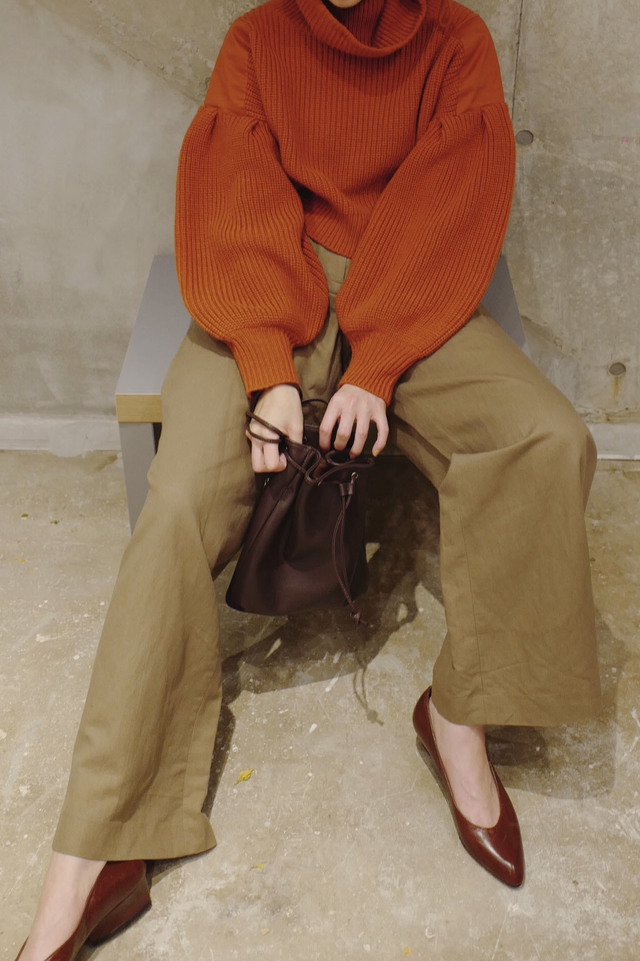 11月7日人気のドローストリングバッグが ONLINE 限定カラーと共に再