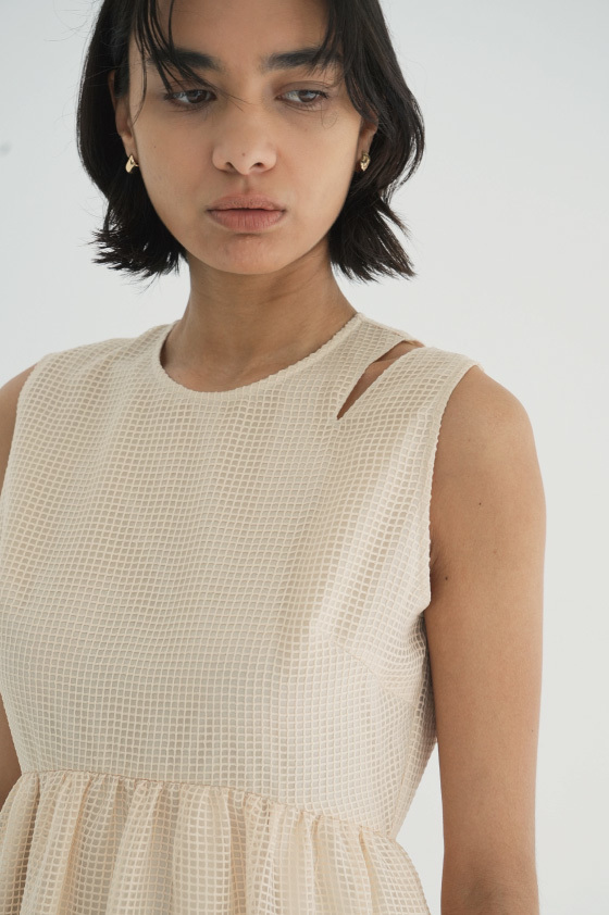 5月27日(火)発売アイテムのご紹介。ギャザー切り替えが女性らしさを