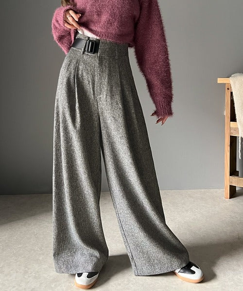 ウエストベルトが目を惹く。ツイード調ハイウエストワイドスラックス