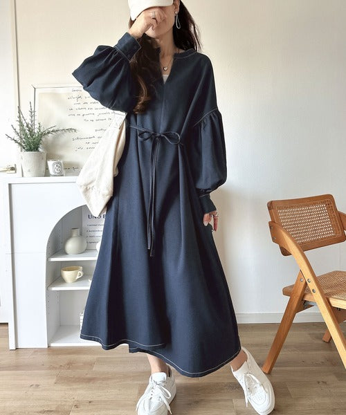 ぽわんとあざとく。ウエストリボン使い配色ステッチキーネック