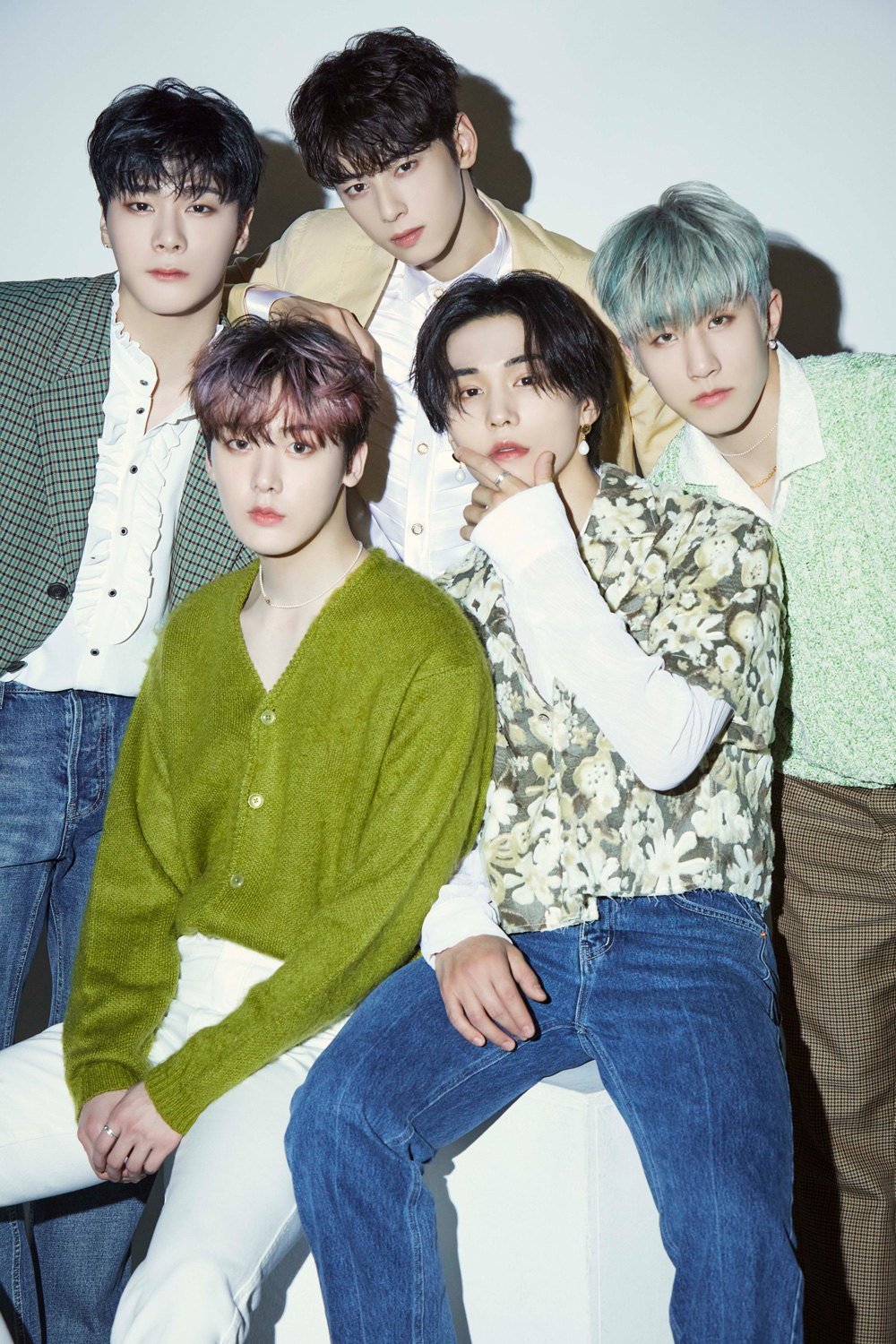 大人気K-POPグループ「ASTRO」がCLASSY.8月号に登場！ 本誌発売前に