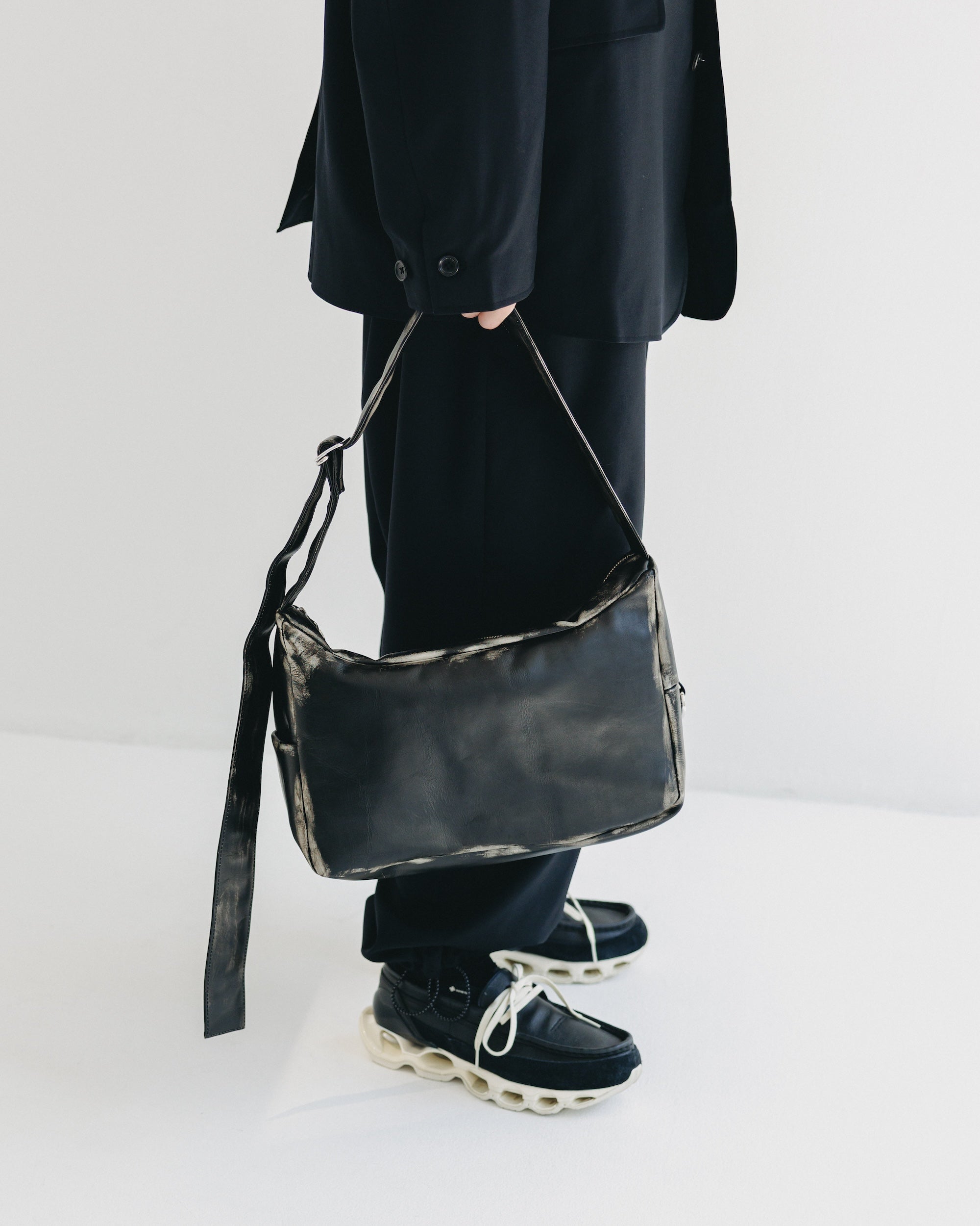 VINTAGE LEATHER HOLIDAY BAG (BLACK)