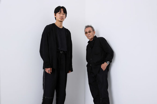 俳優・綾野 剛と写真家・操上和美 「生きていく指針が詰まっている