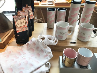 スタバ「ロースタリー 東京」限定の オリジナルグッズはおみやげに