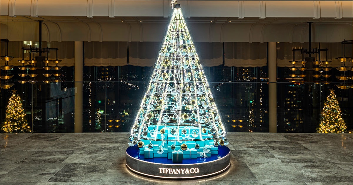 ウォルドーフ・アストリア大阪】ティファニーブルーに輝く！ 開業後初