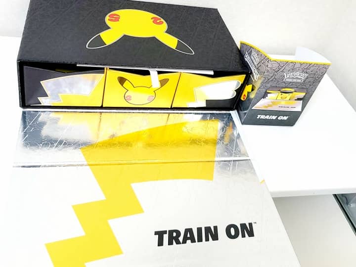 海外ポケカ】ウルトラプレミアムコレクションを開封！25周年記念で人気