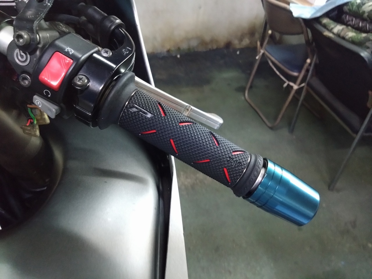ZX-12R ハンドルグリップの換装 - D-EVO