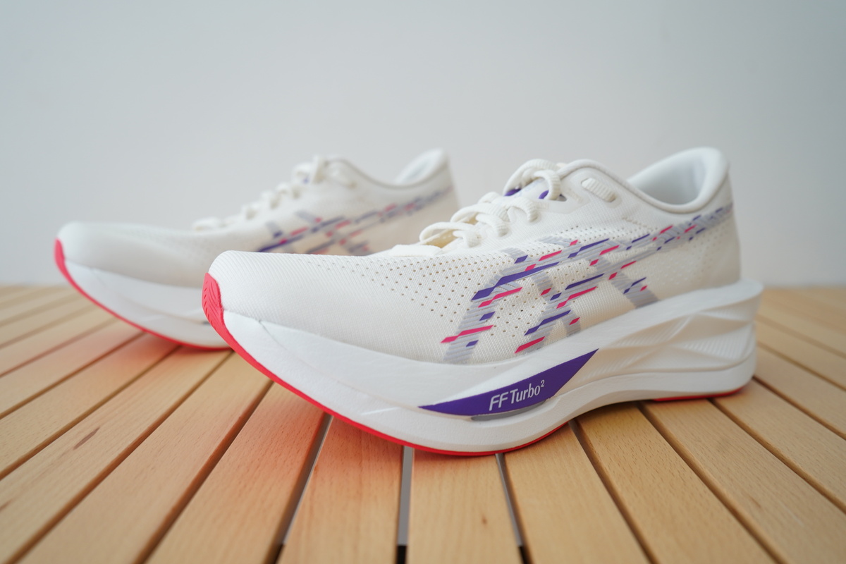 アシックス『SONICBLAST』を解説！厚底レーシングシューズを履く