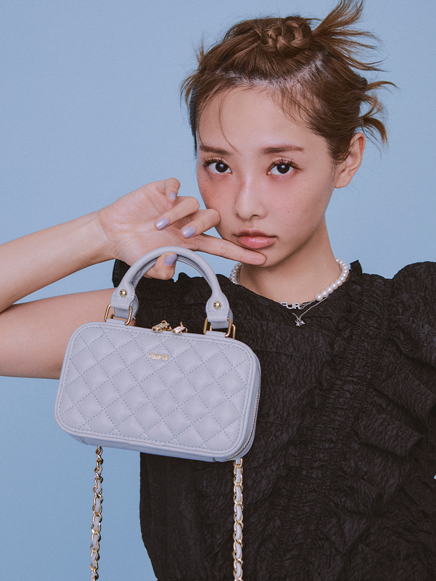 オフィシャルサイト限定カラー】キルティングフォンホルダー(バッグ