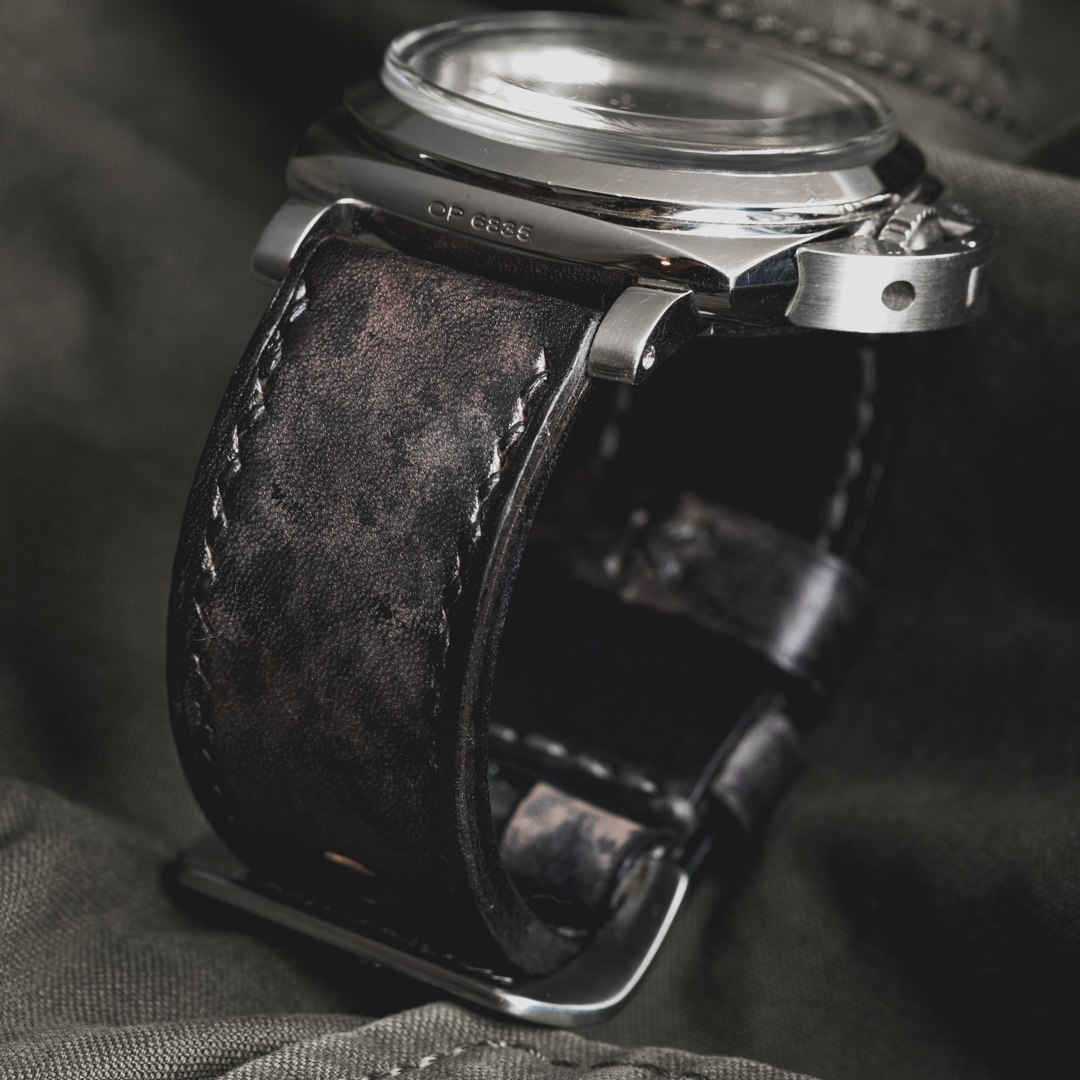 手染め迷彩」手作り本革腕時計ベルト 岩石グレー - カメラバッグ & 日