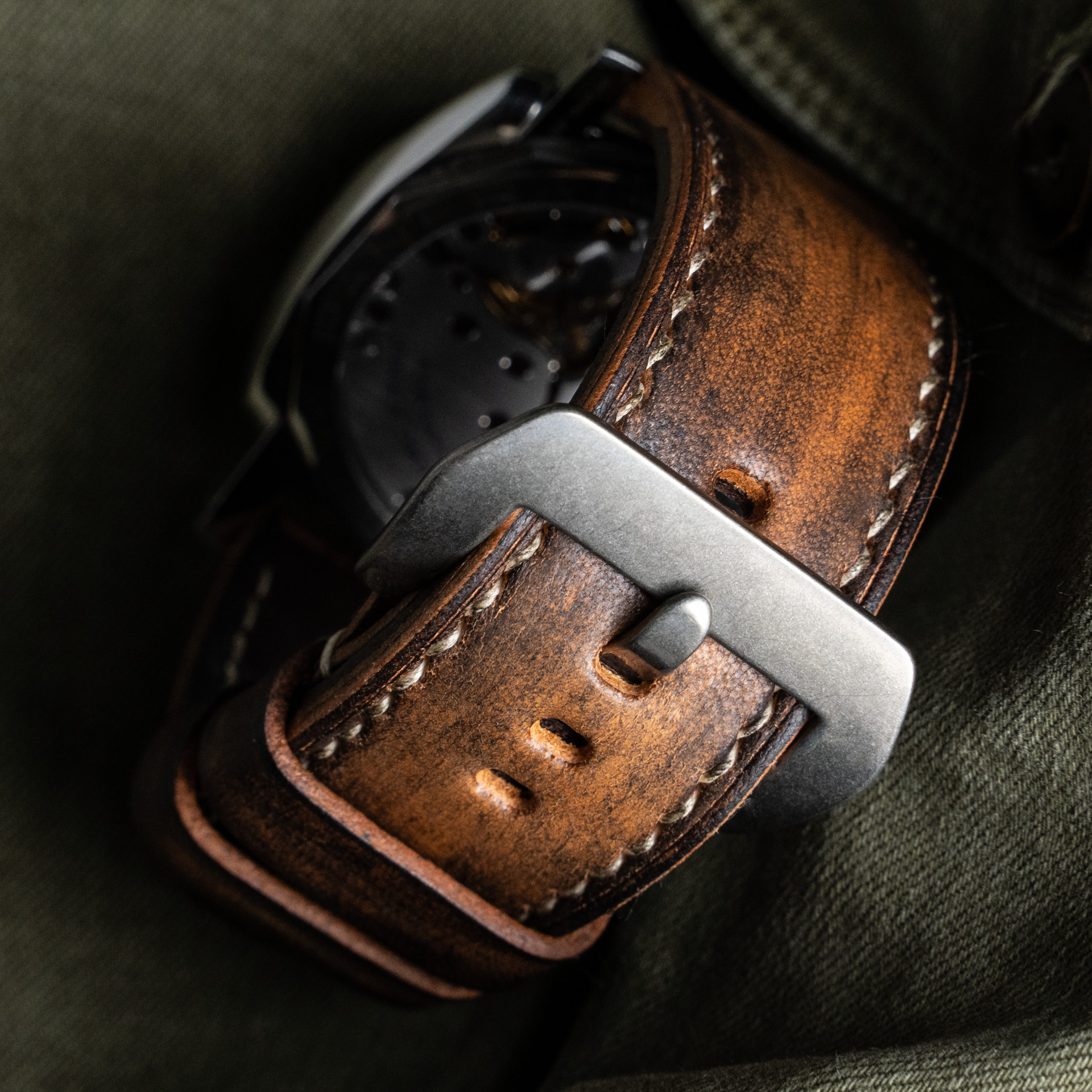 歴戦エイジング加工シリーズ 002 本革腕時計ベルト - カメラバッグ