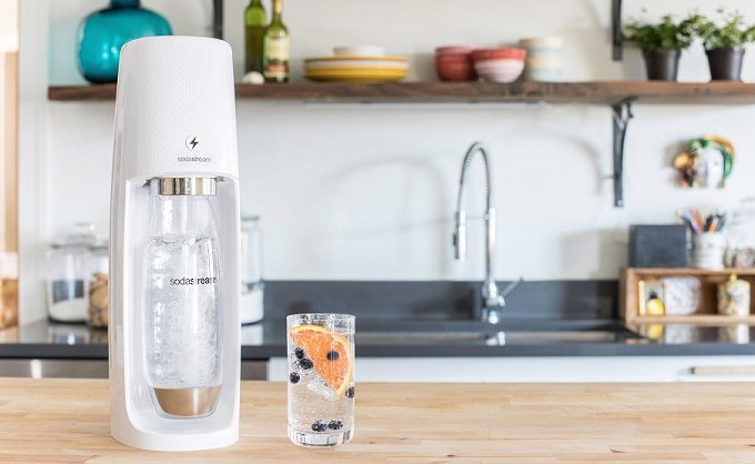 ボタンひとつで3段階の強さの炭酸水が作れる「ソーダストリーム