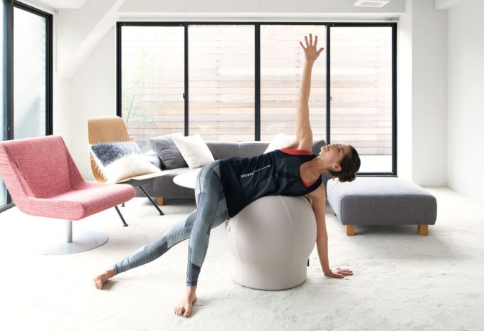 インテリアの邪魔にならない。椅子に座る感覚で体幹が鍛えられる