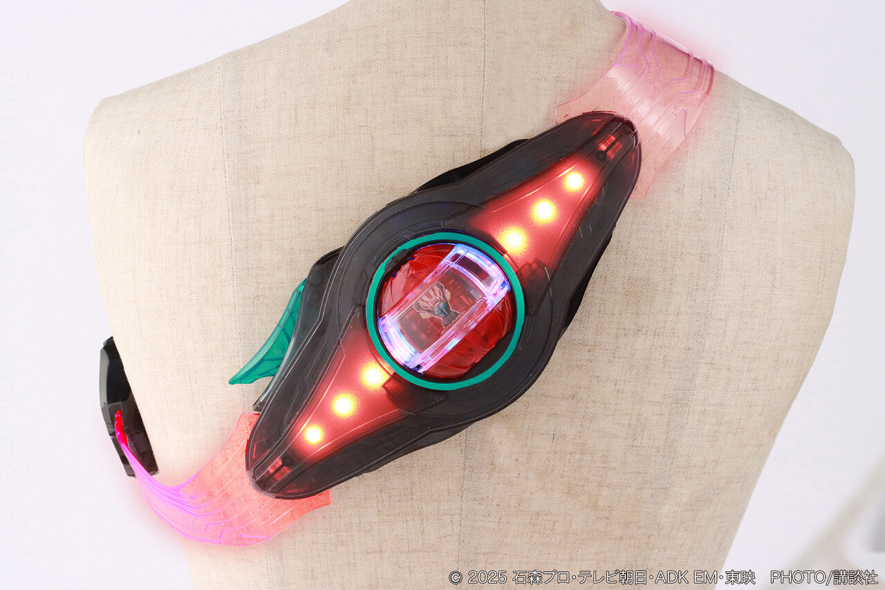 新登場【仮面ライダーゼッツ】驚異の発光！ 変身ベルト「DXゼッツ